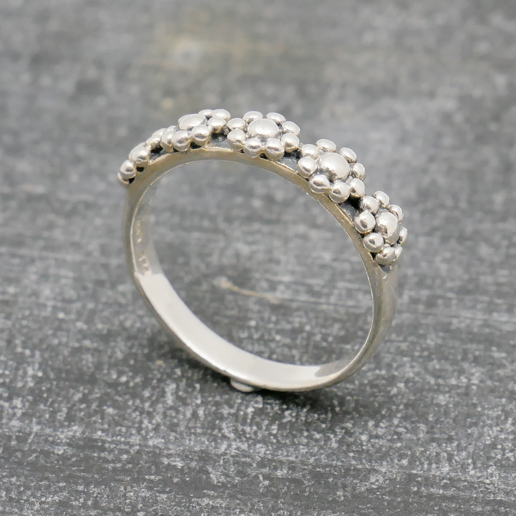 ODEzOTU1N2EtYTU4ZS0xMWVhLTkxZDQtOTNiMDNhYjIzMGU1-NDM5MTQzOTAtMTk2OS0xMWYxLWI5NjQtMDU3NTE5NTdlYTI4 Vintage ring silver - Bild 1