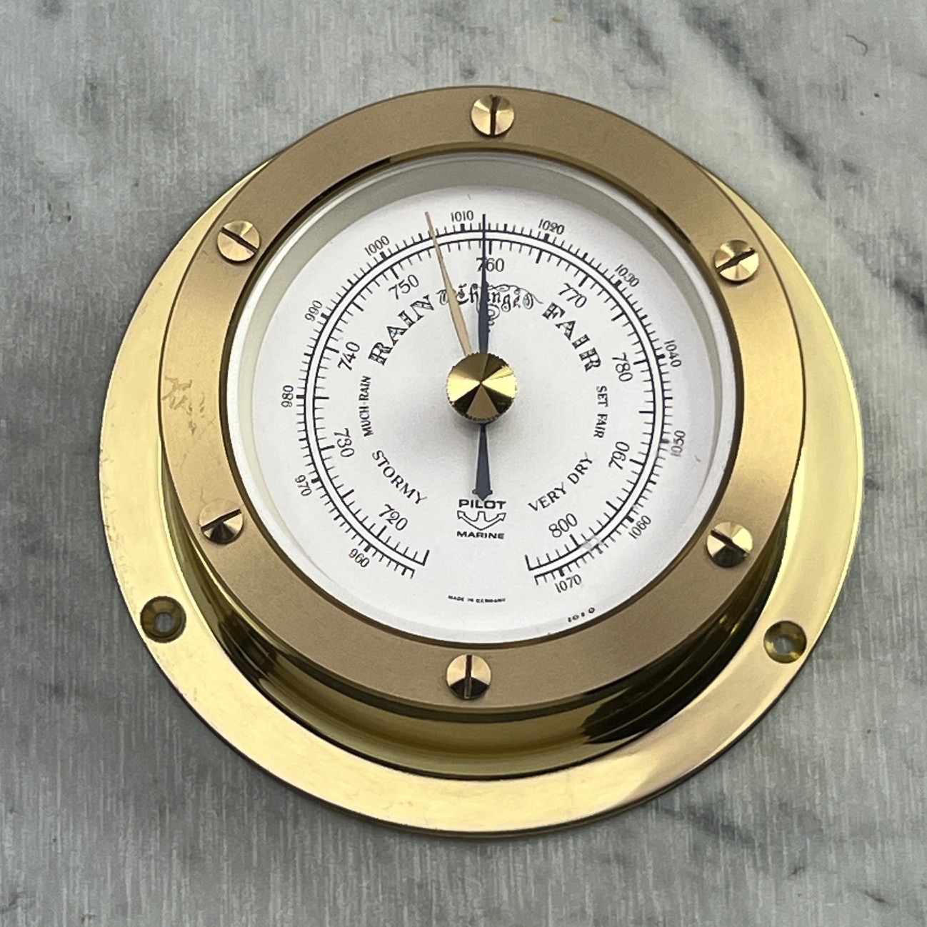 ODEzOTU1N2EtYTU4ZS0xMWVhLTkxZDQtOTNiMDNhYjIzMGU1-MGJmZGUxYzAtMmNkNS0xMWYxLTlmNDItZWI0YTA3ZTQ5YWYw Vintage barometer mässing - Bild 1